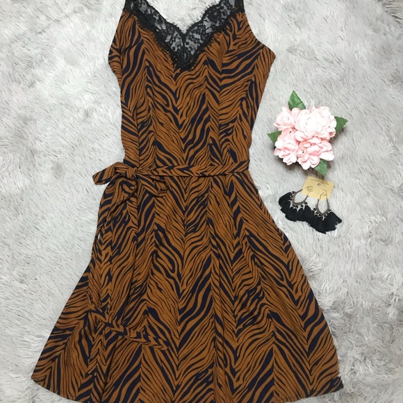 SALE!! Zebra print dress with lace detail and tie. - Picture 3 of 3